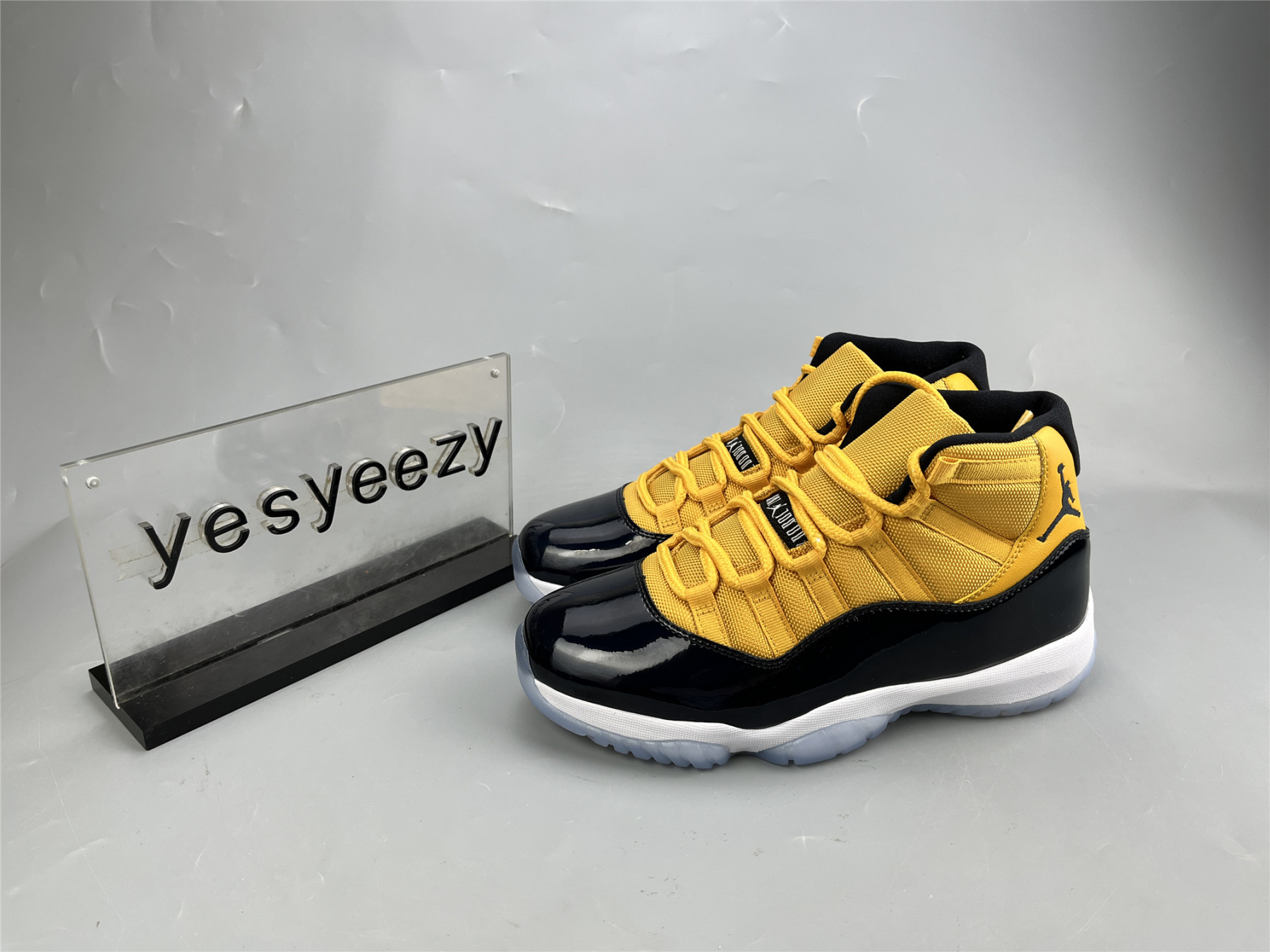 UA AIR JORDAN 11 RETRO BLACK YELLOW