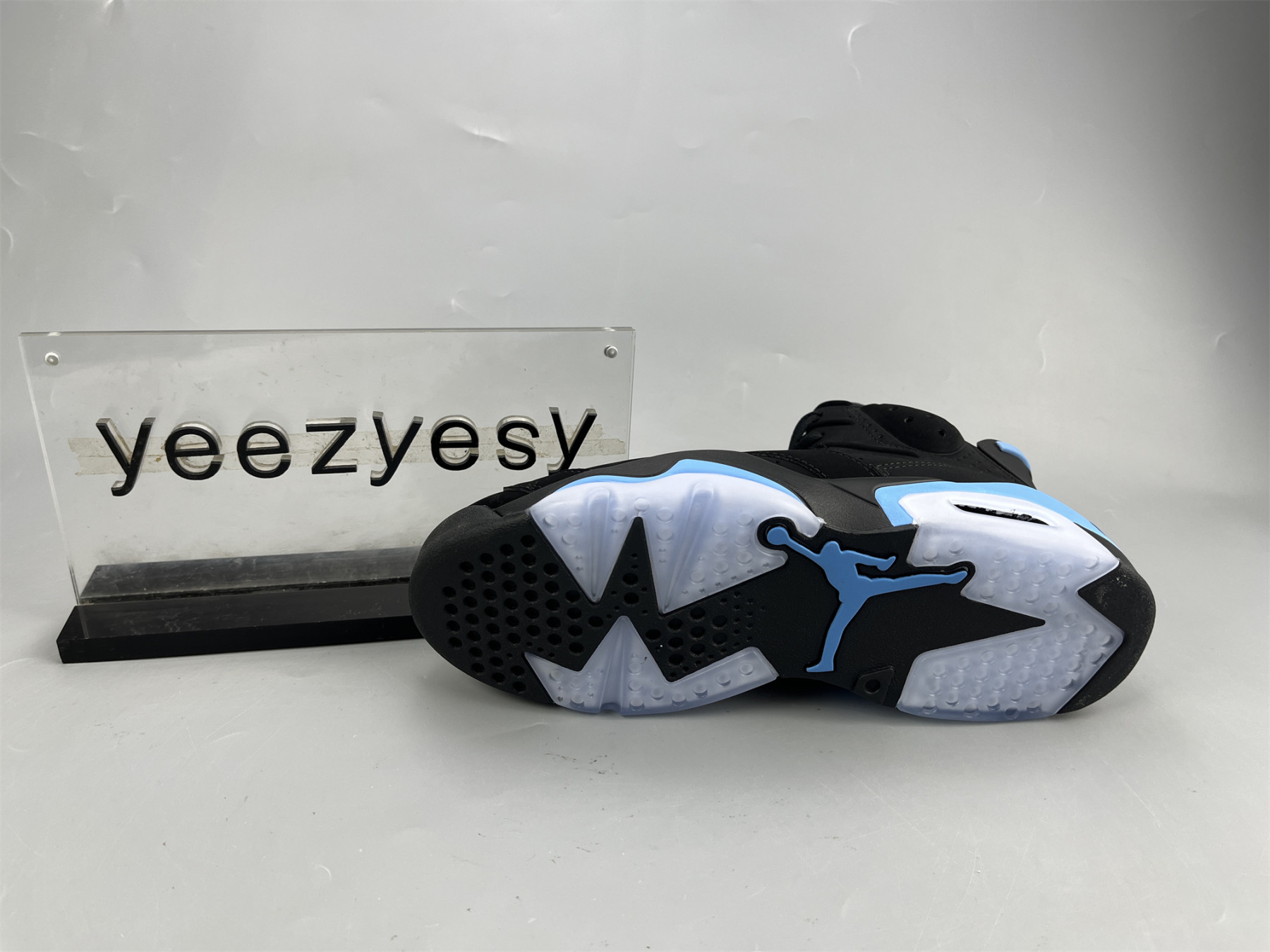 UA AIR JORDAN 6 RETRO 