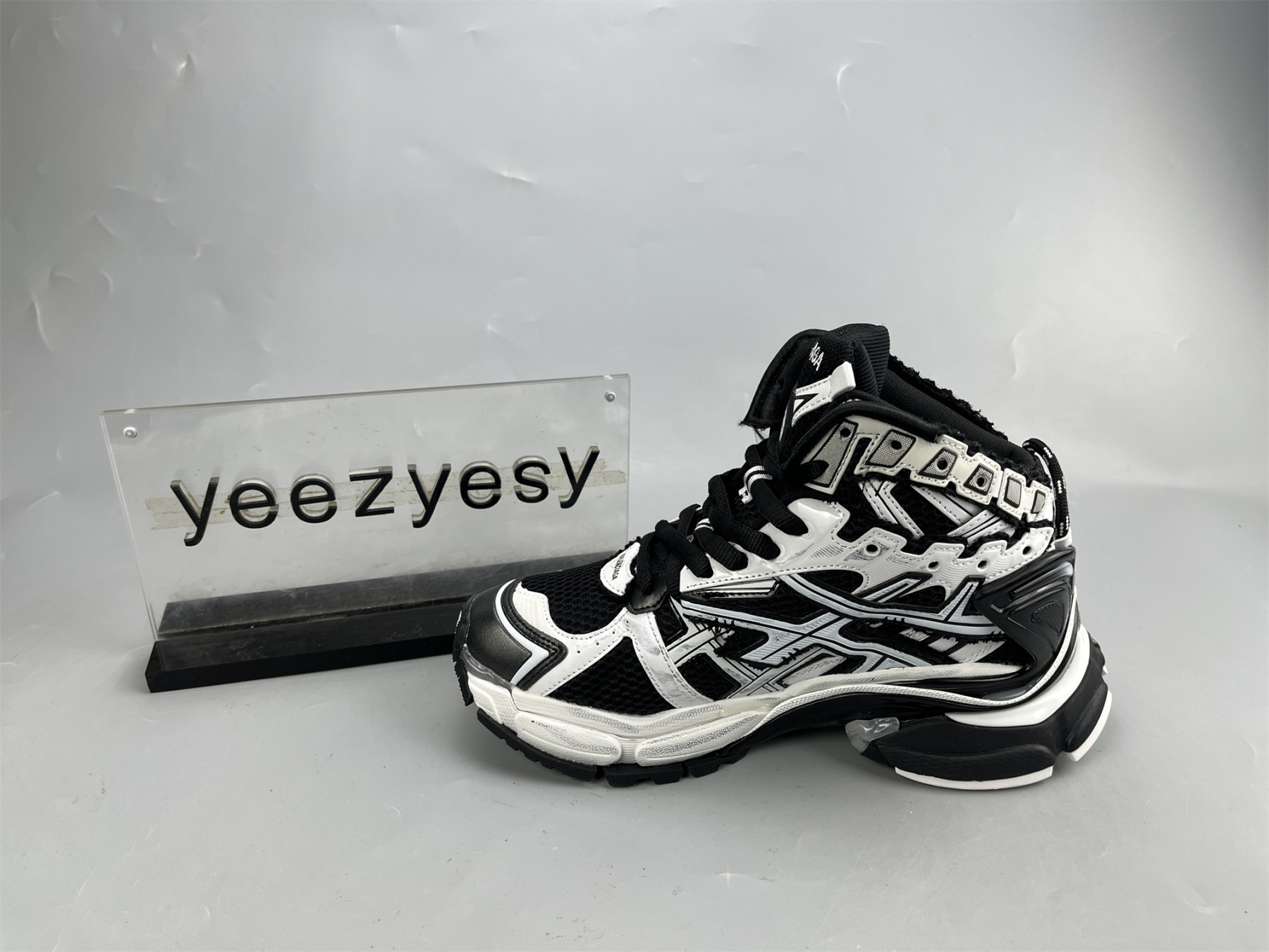 UA RUNNER HIGHTOP WHITE BLACK