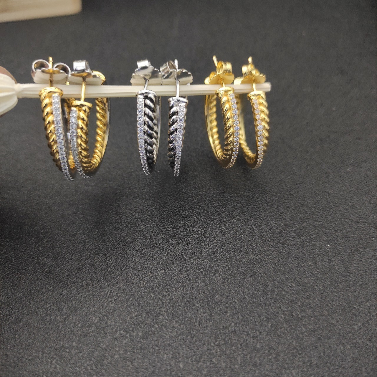 dau1d Yvrm*n lemniscate d1am0nd earrings(inner diameter about 2cm)