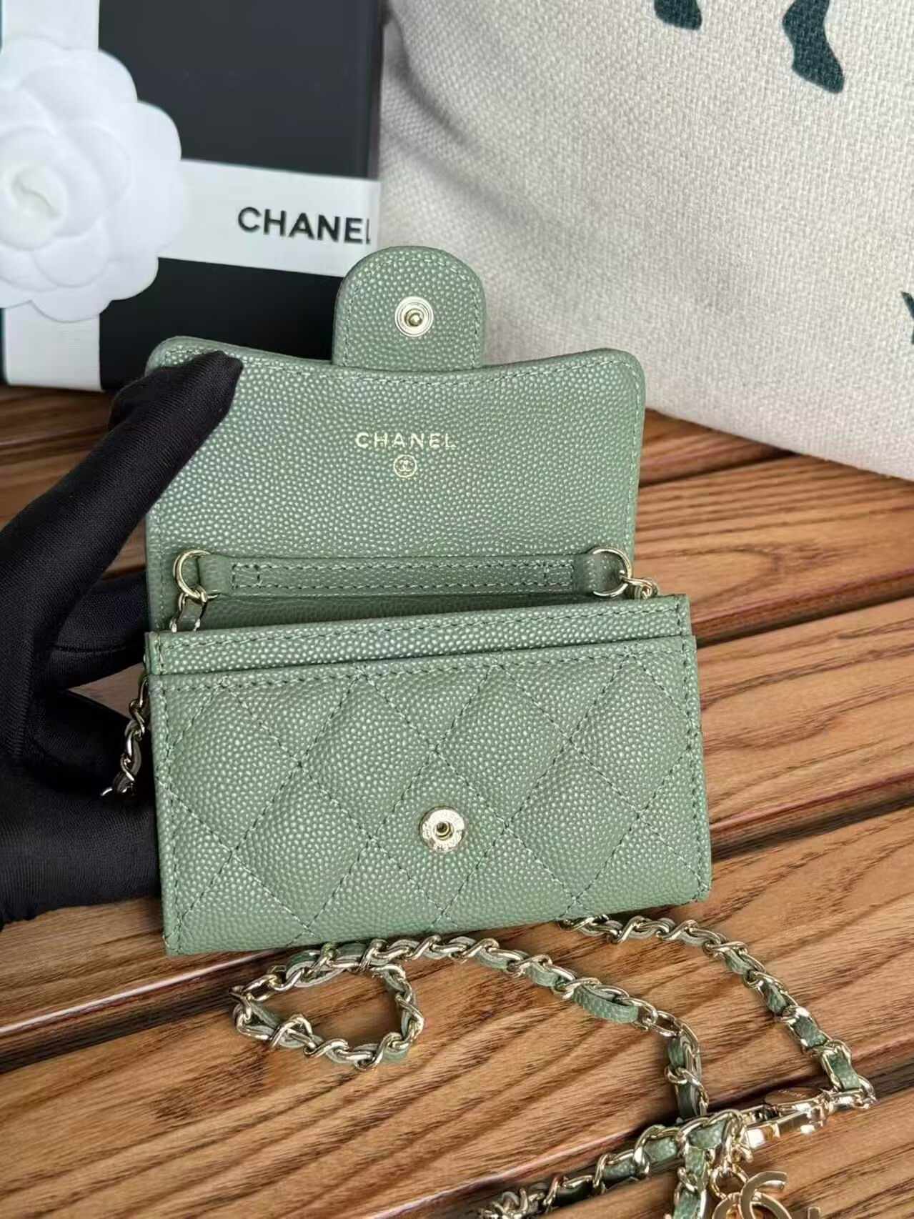 Ch**el Wallet on Chain 11x7.5x2cm