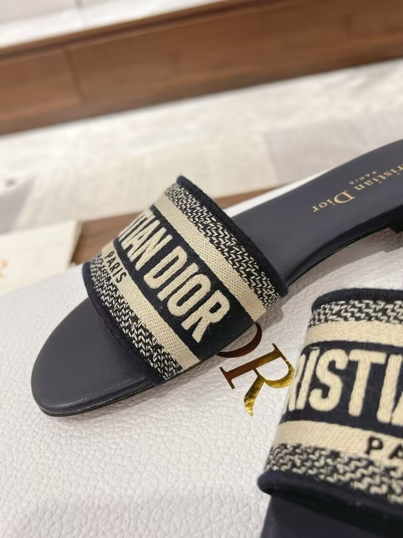 UA D10r Dway Slide