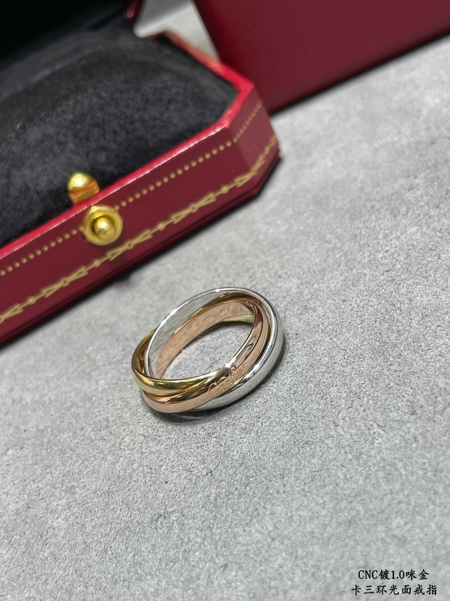 Ca*t1er three-ring polished ring