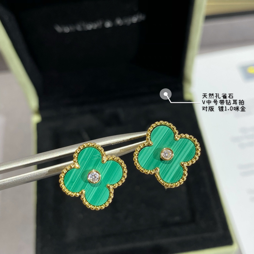 V*n Cl**f & Arpels natural malachite with D1am0nd four-leaf clover earrings