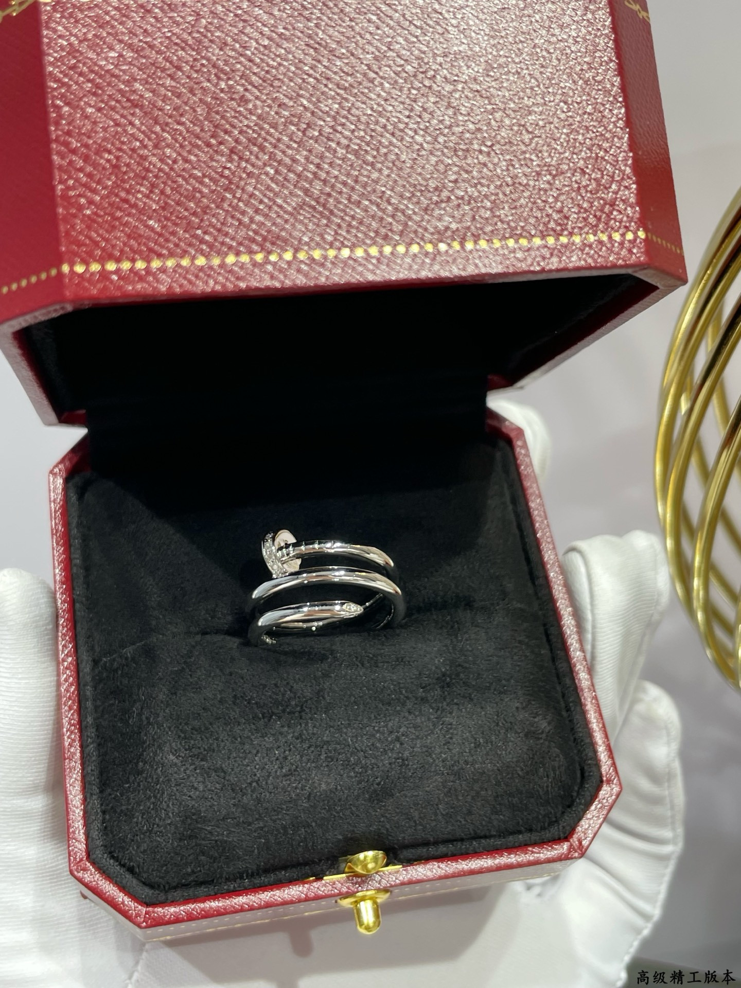 Ca*t1er Three-ring head and tail D1am0nd nail ring