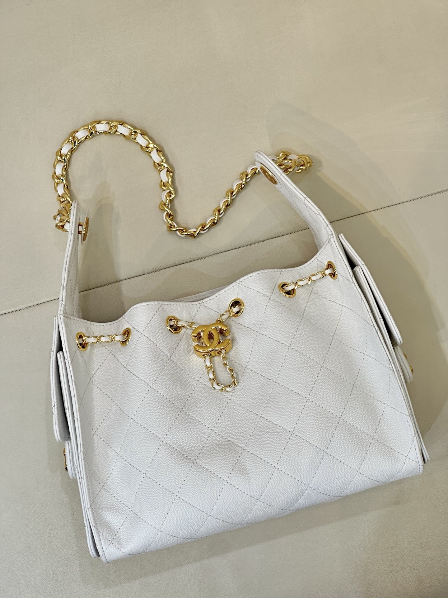 Ch**el 25C Bucket Bag Polished Gold Hardware with Red Lining AS5293 26x30x14cm
