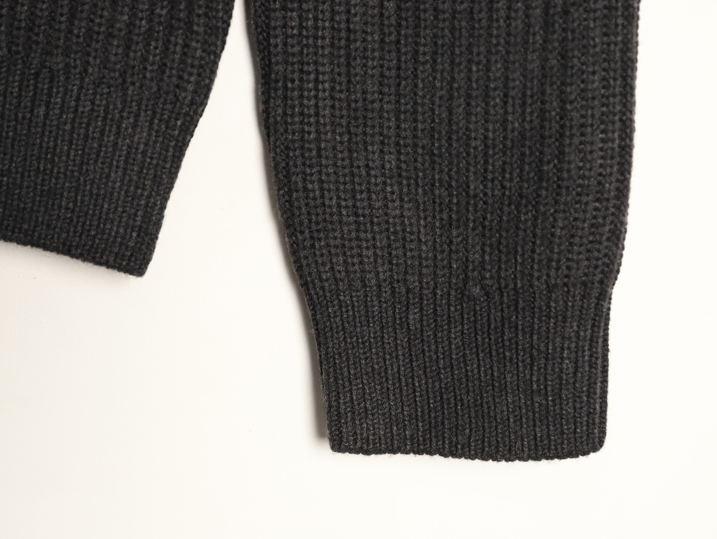 Gvc*1 GUC Sweaters