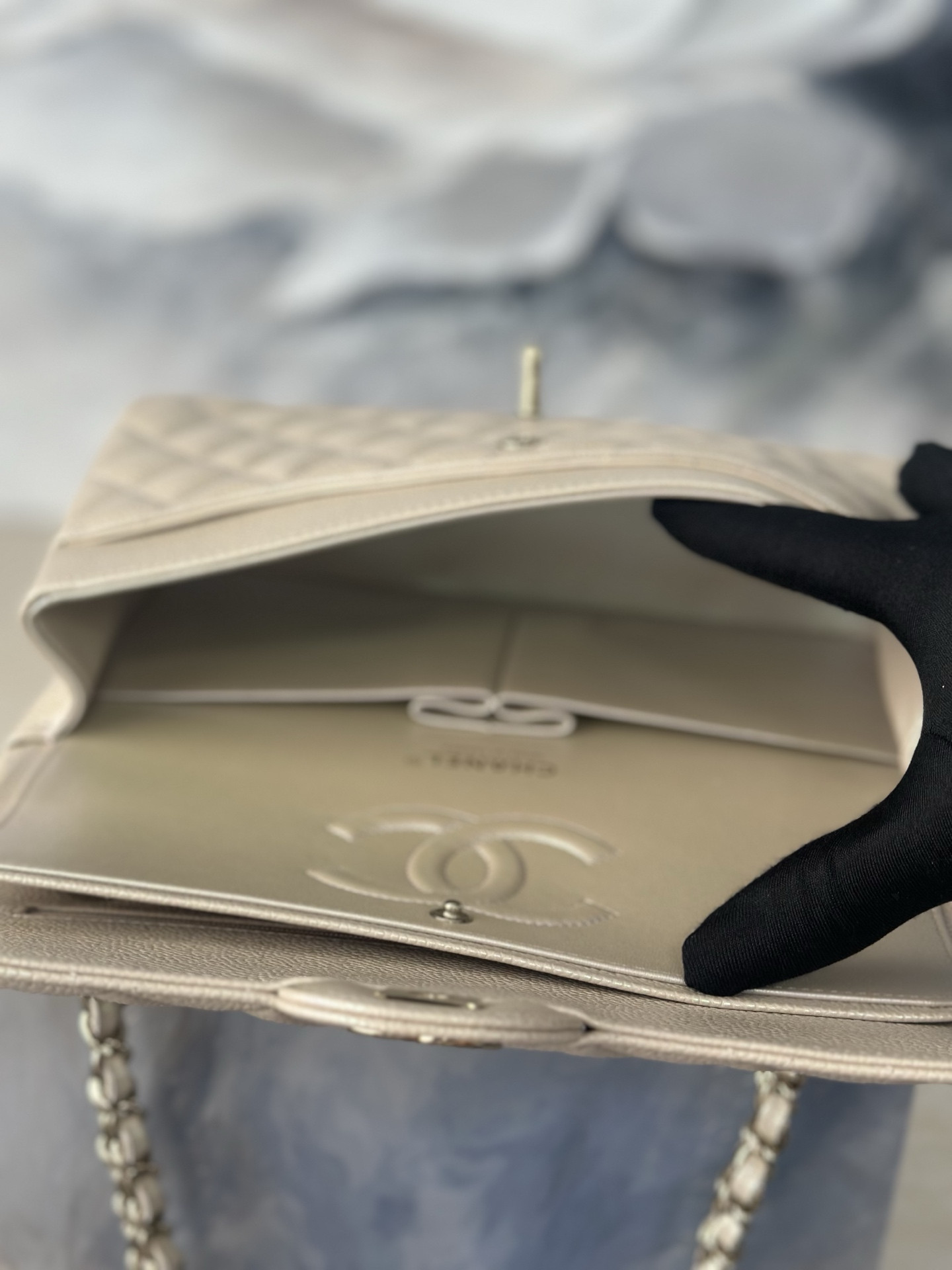 Ch**el Flap Bag Pearlescent Light Beige AS1112 25.5x15.5x6cm