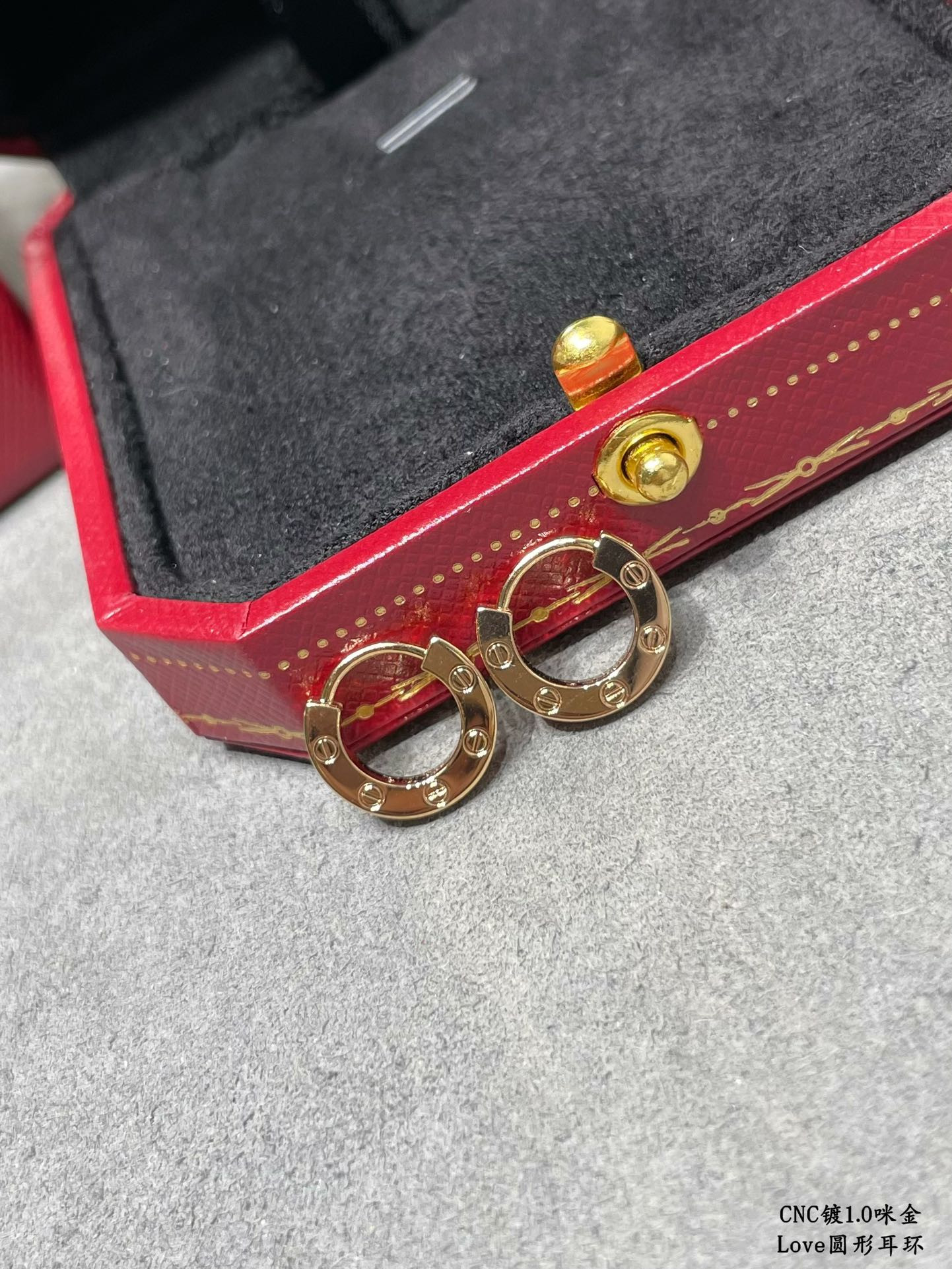 Ca*t1er LOVE glossy round earrings