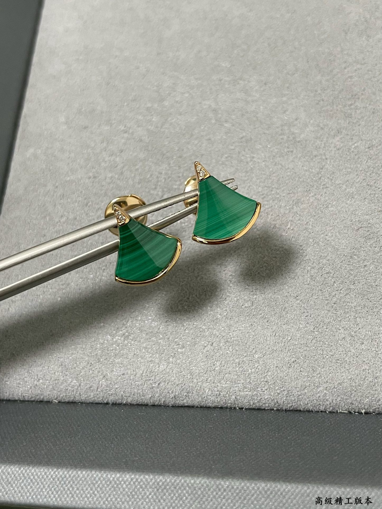 Bv1g*ai Scalloped Skirt Earrings