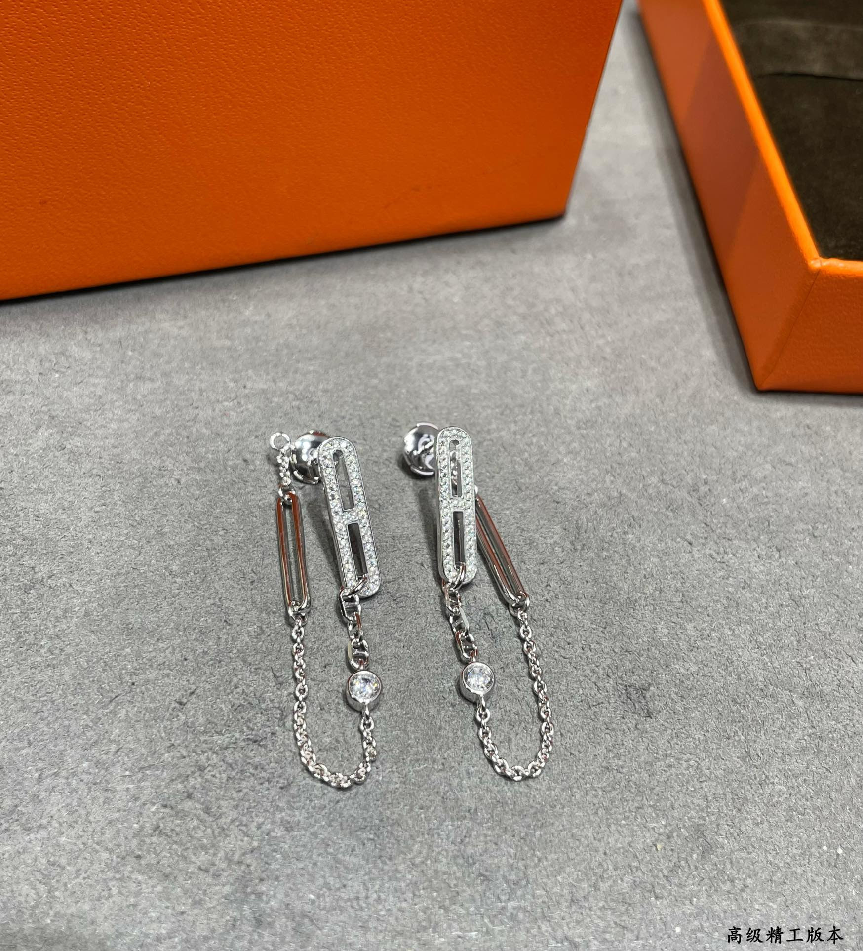 H**me5 Fully D1am0nd-Encrusted H Chain Stud Earrings