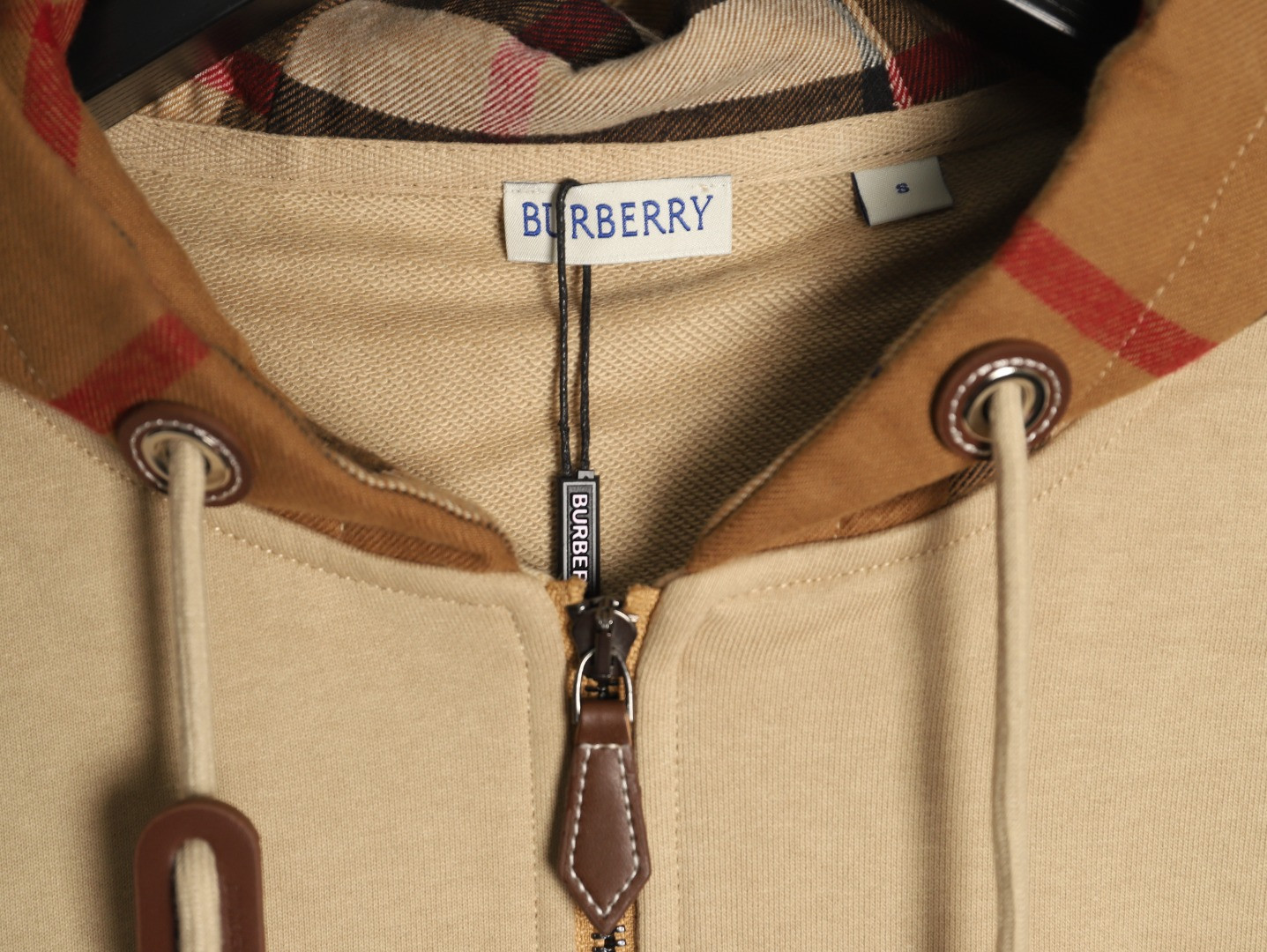 Bv*b*rry Coats