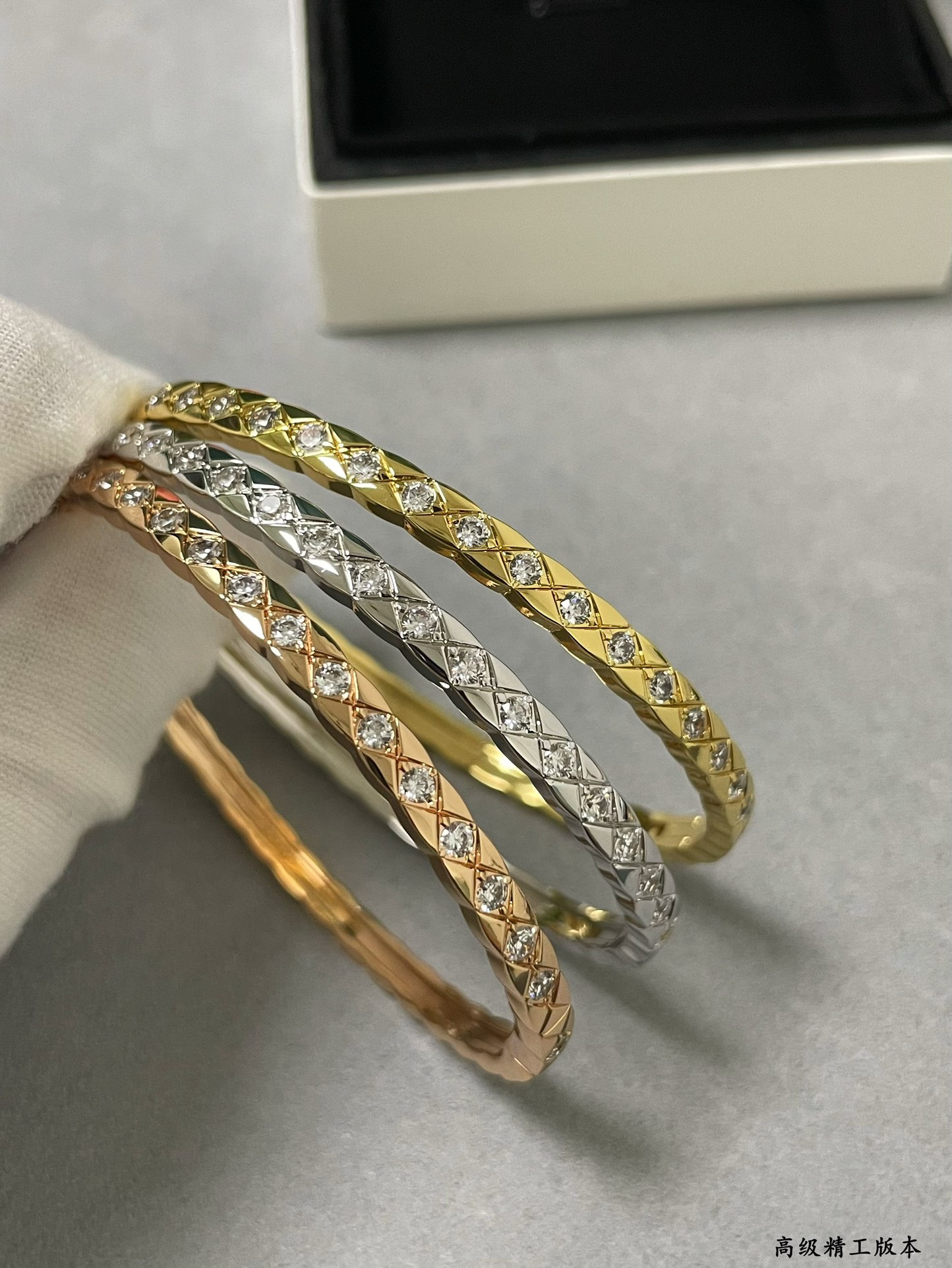 Ch**el Carved Finely carved narrow D1am0nd Bracelet