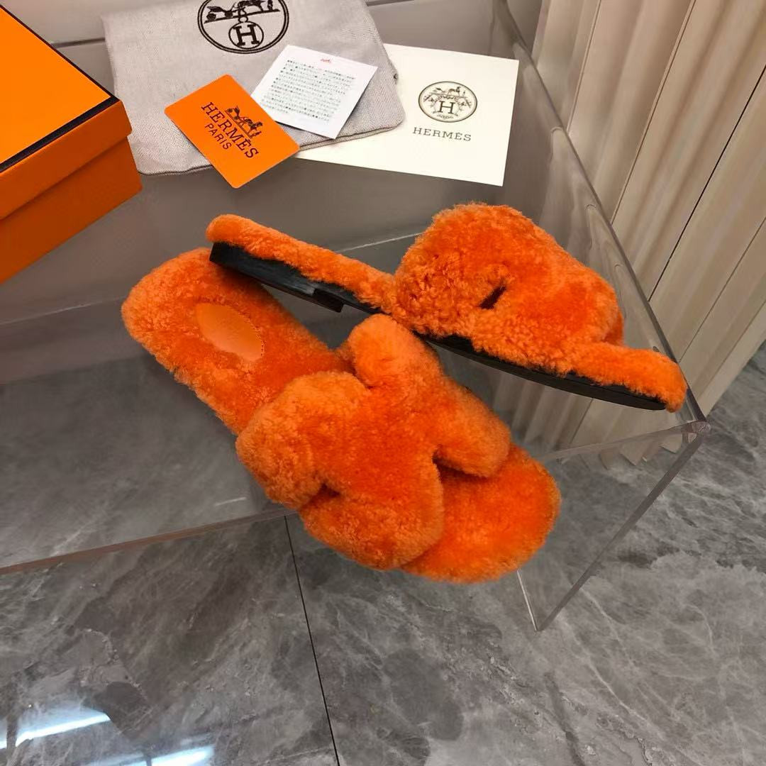 UA H**me5 Oran sandal