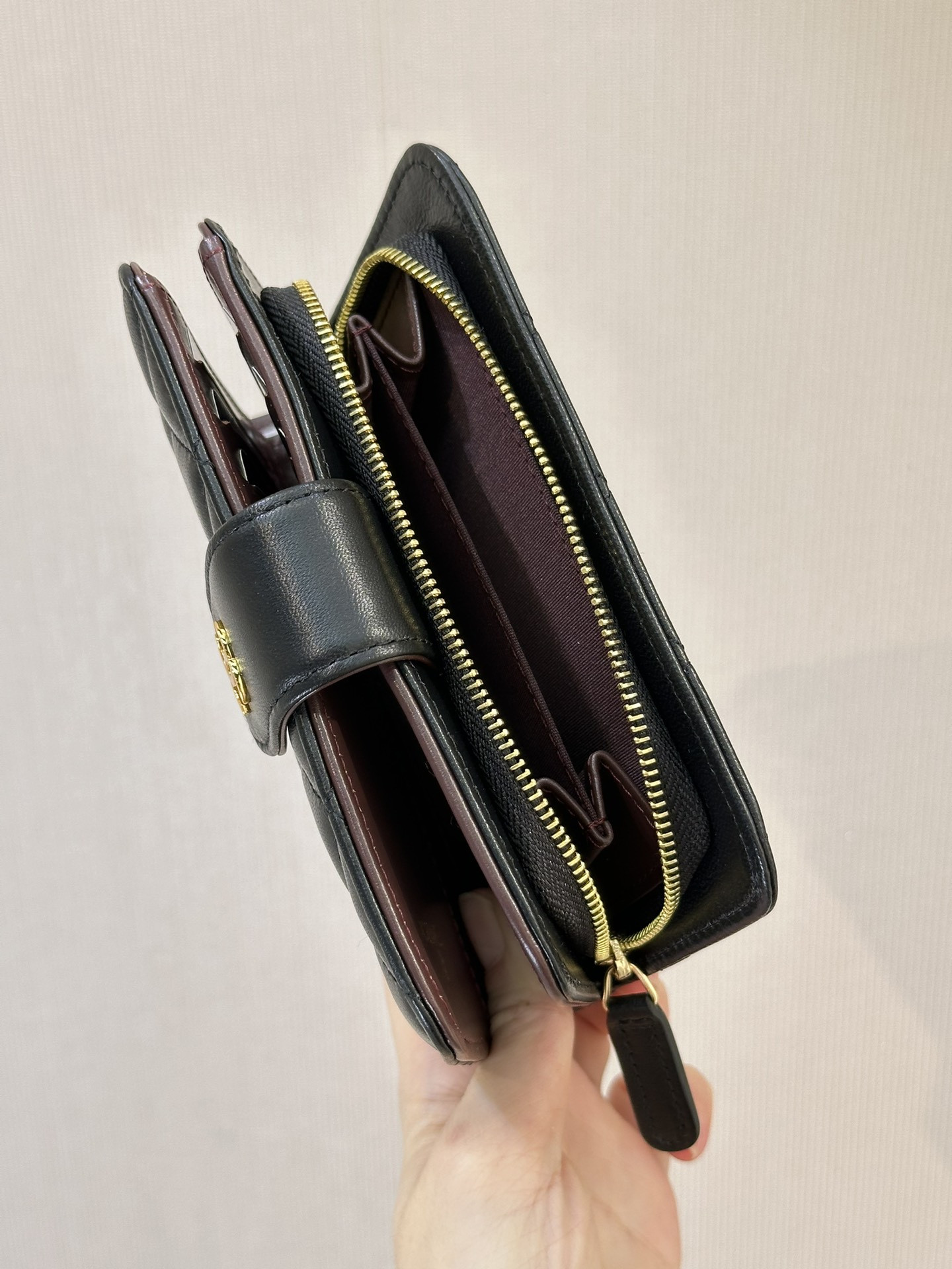 Ch**el Matelasse Wallet A48667 15.5x10x3cm
