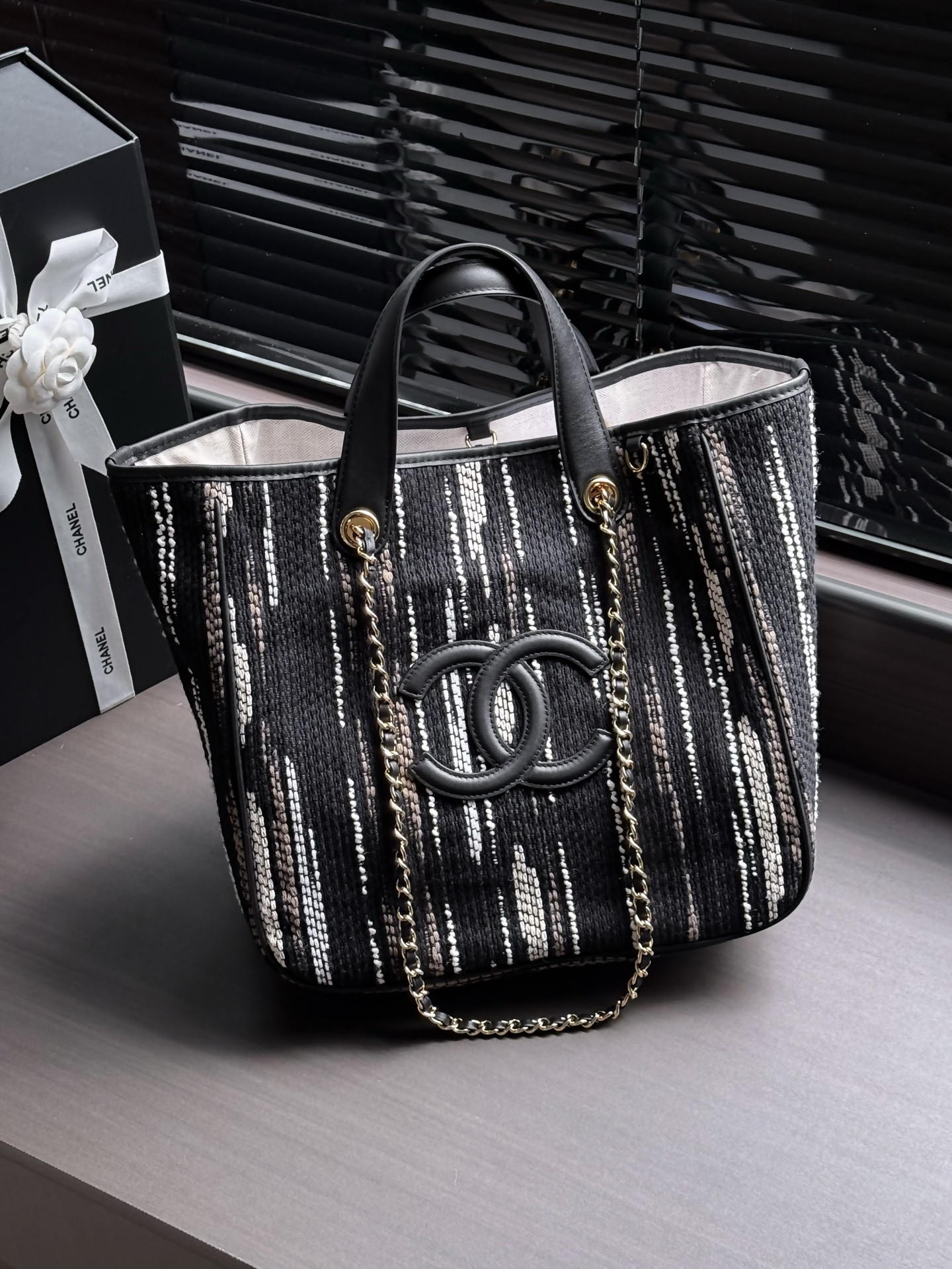 Ch**el Small Shopping Bag AS6200 30 x 29.5 x 17cm