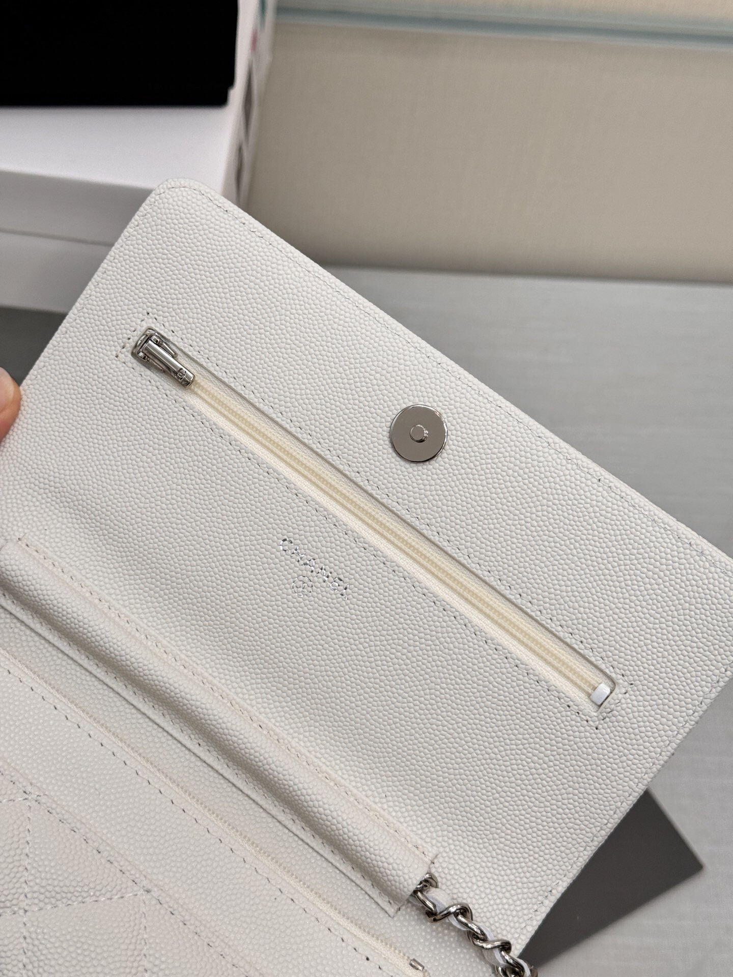 Ch**el WOC CLASSIC WALLET ON CHAIN 12.3x19.2x3.5cm