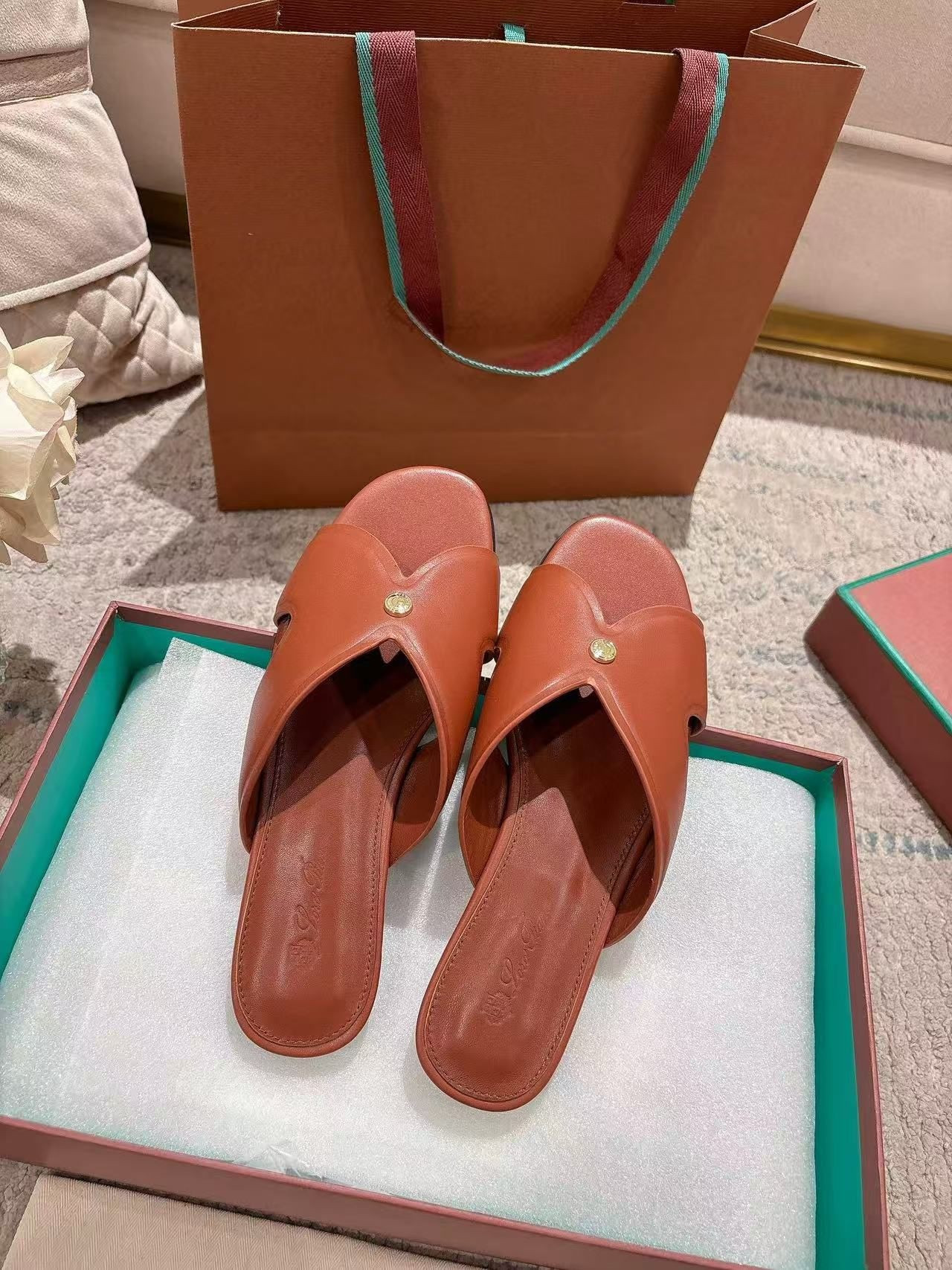 UA L0r0 P1ana Vera Sandal