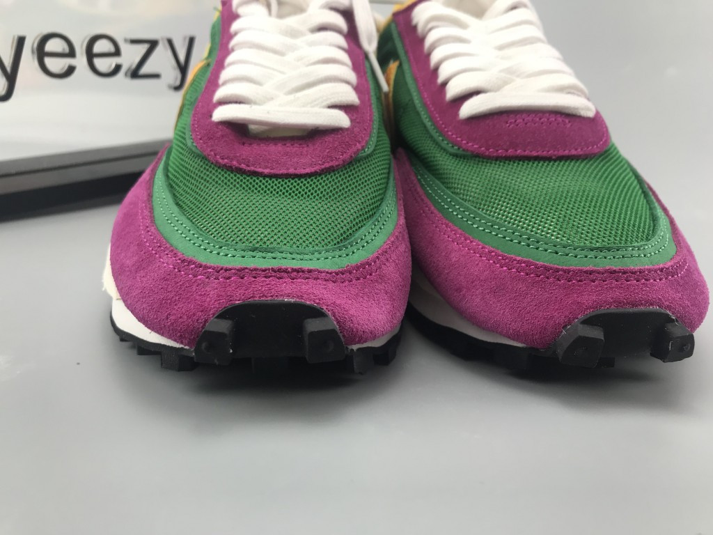 UA NIKE LDWAFFLE/SACAI GREEN PURPLE