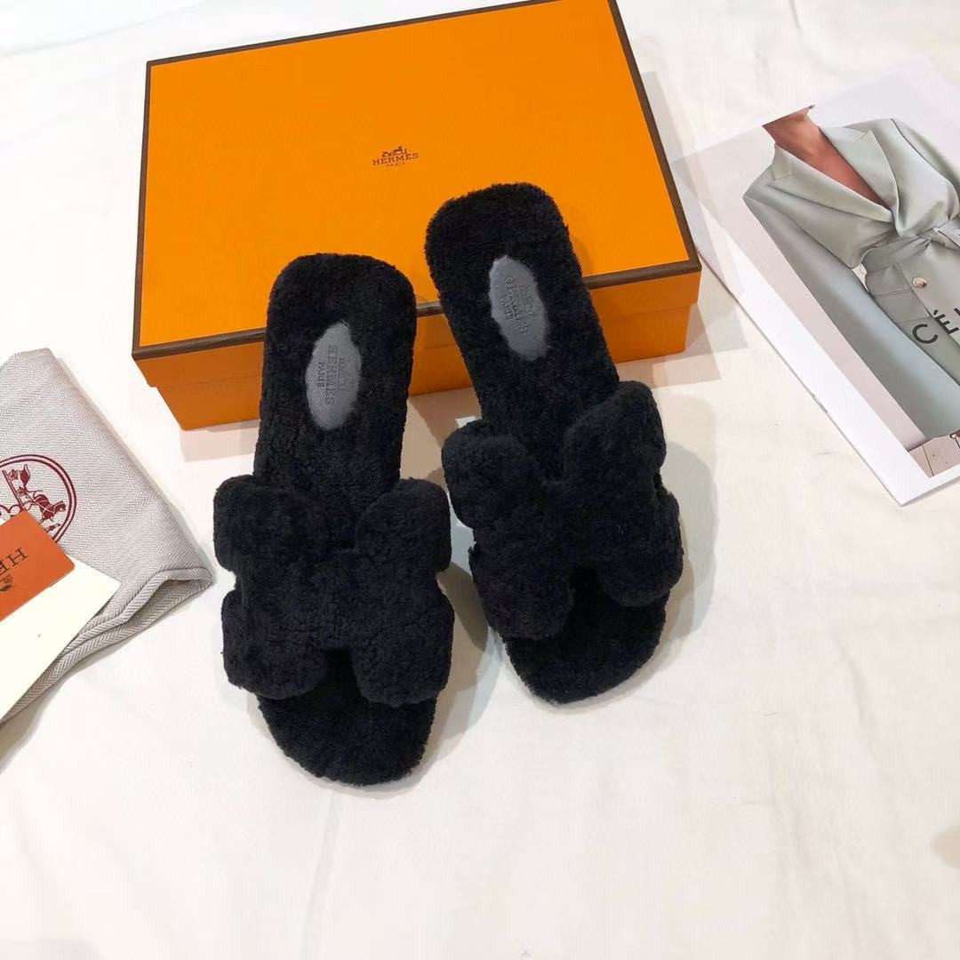 UA H**me5 Oran sandal