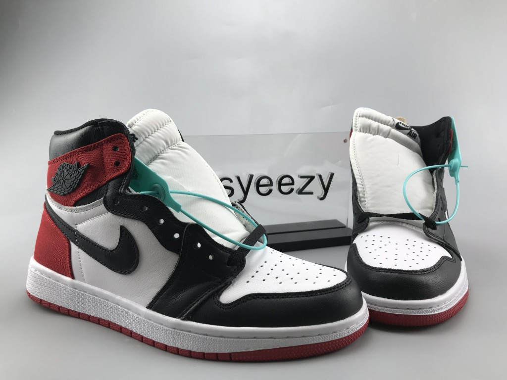 UA WMNS AIR JORDAN 1 RETRO HIGH "SATIN BLACK TOE"