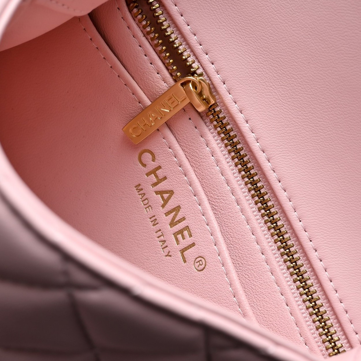 Ch**el Mini Flap Bag AS1786 13.5x17x8cm