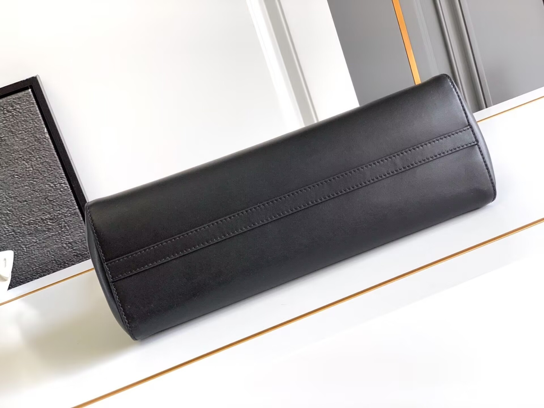 Pra*a Enchaîné Medium Leather Bag 15.5x32.5x11cm