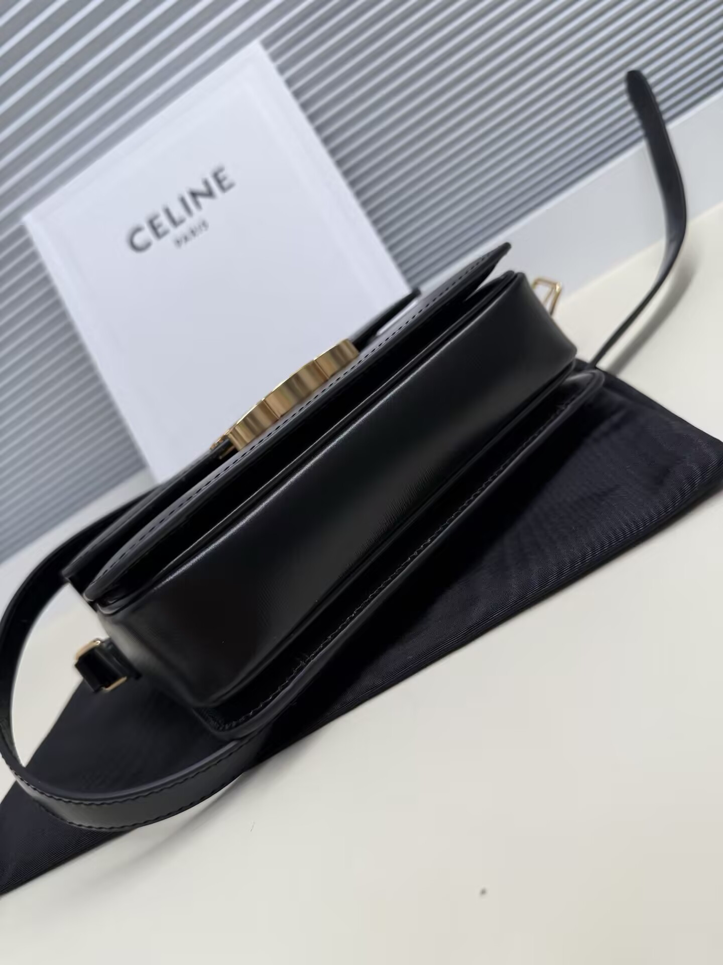 Ce1i*e TEEN TRIOMPHE Enamel Lock Handbag 18.5x13.5x7cm