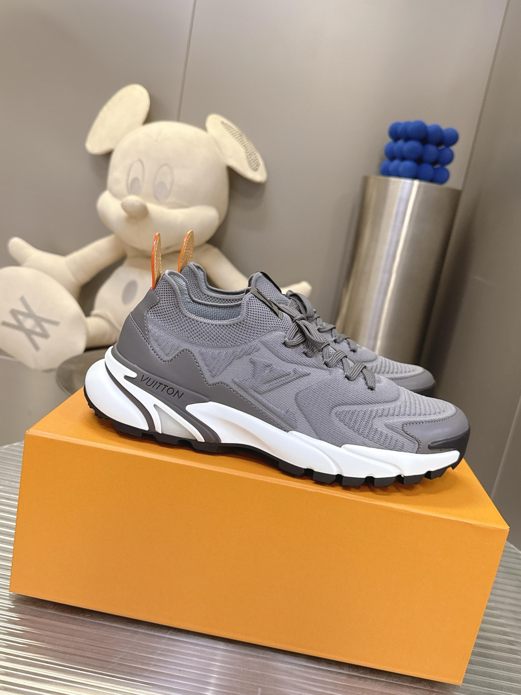 UA LV Sneaker
