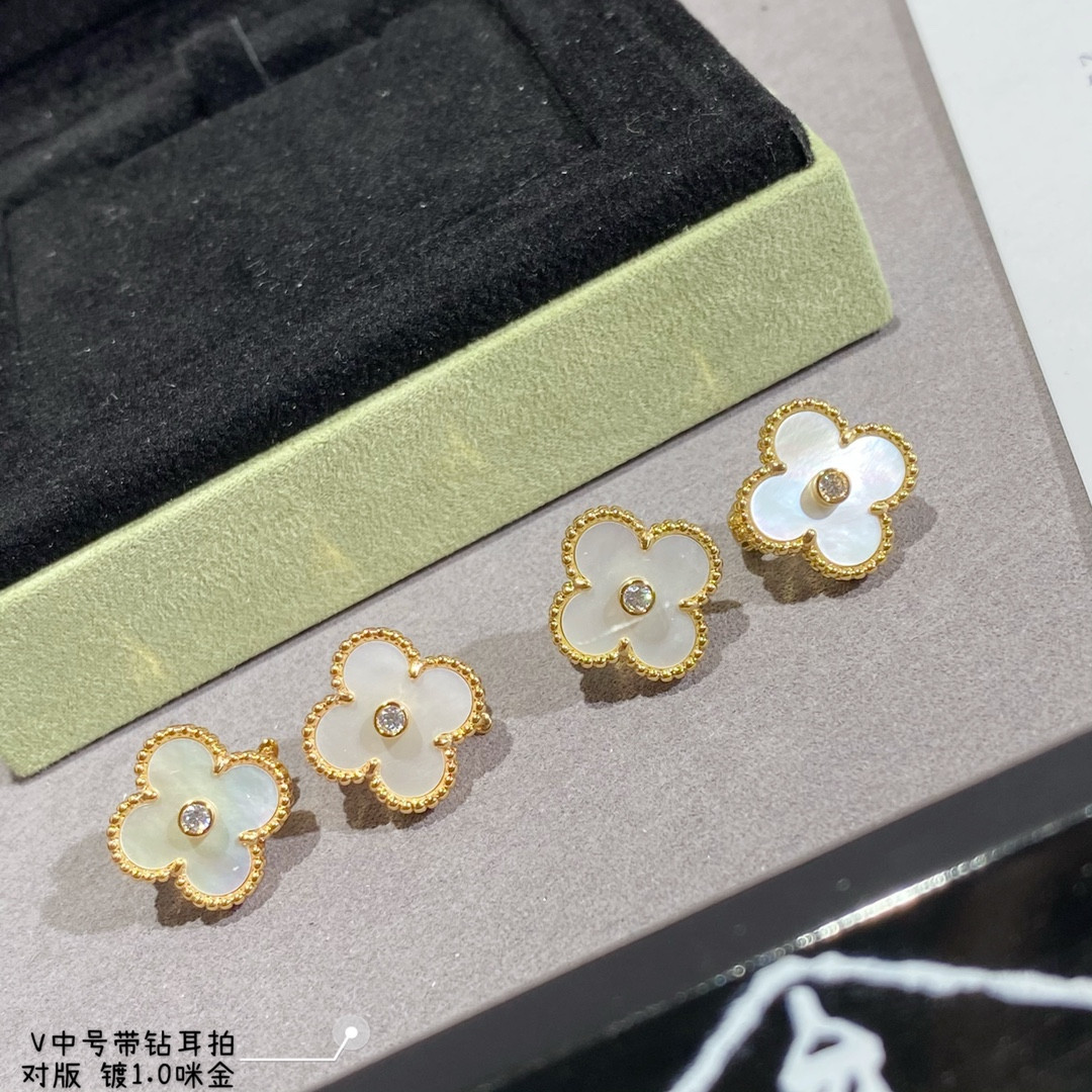 V*n Cl**f & Arpels Four-leaf clover with D1am0nd Earrings