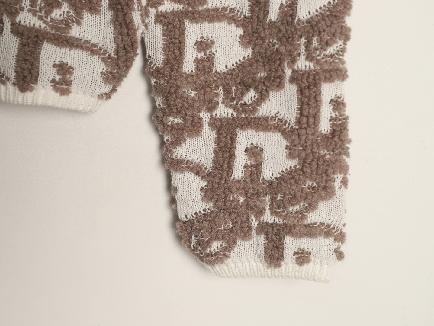 D10r CD Cardigan