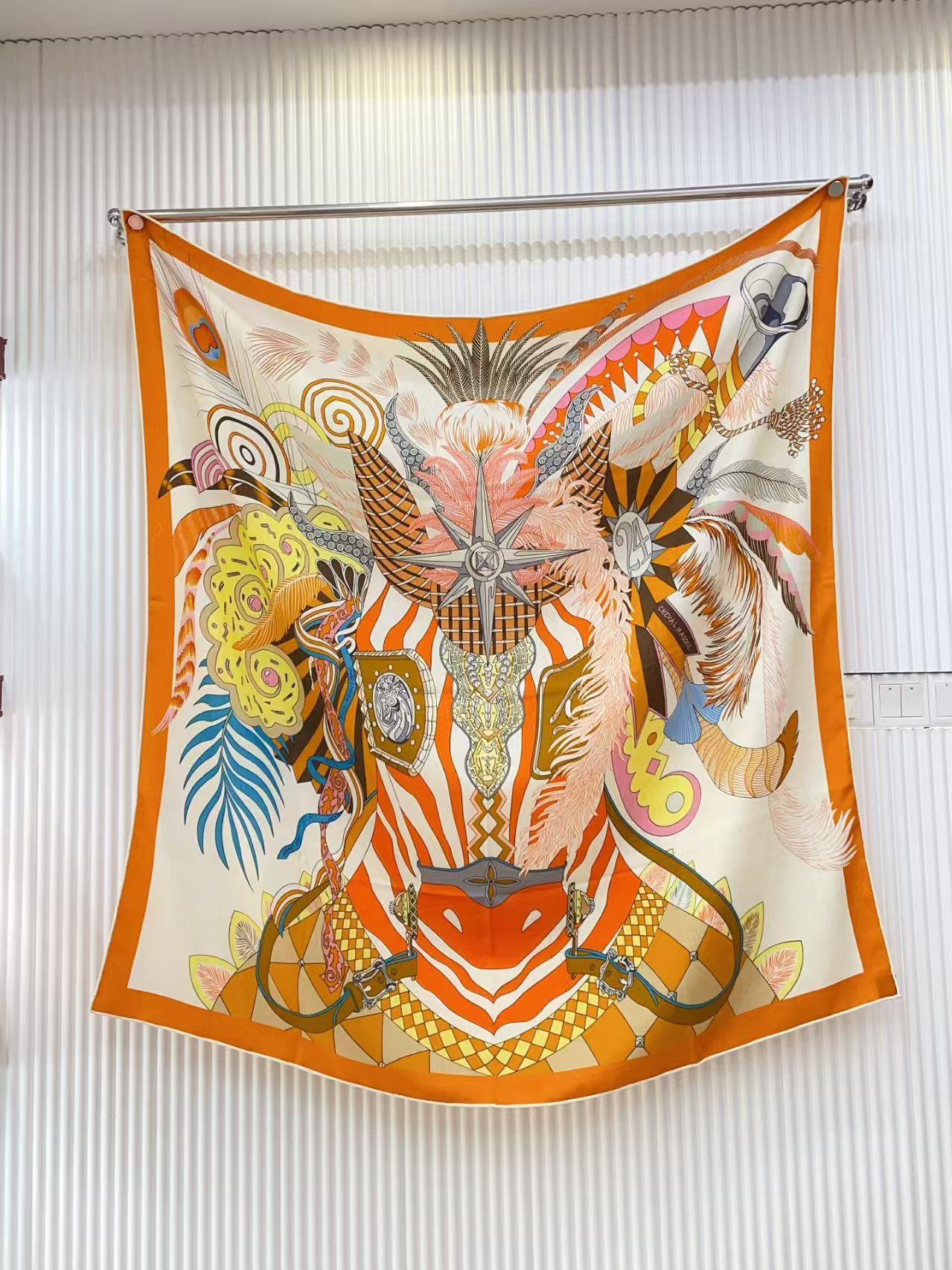 H**me5 scarf 90x90cm