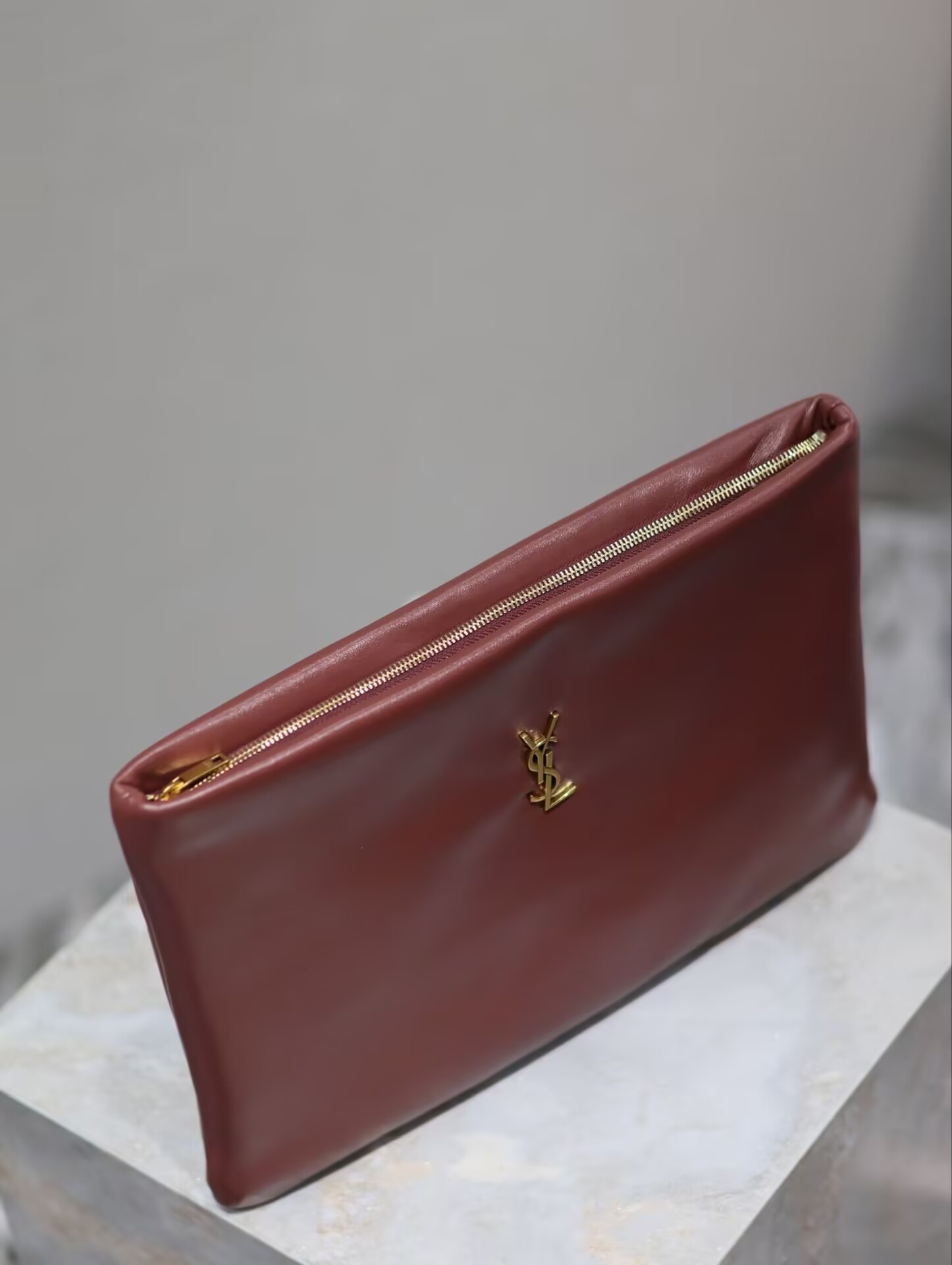 Y51 CALYPSO large pouch in lambskin 30x22x3cm