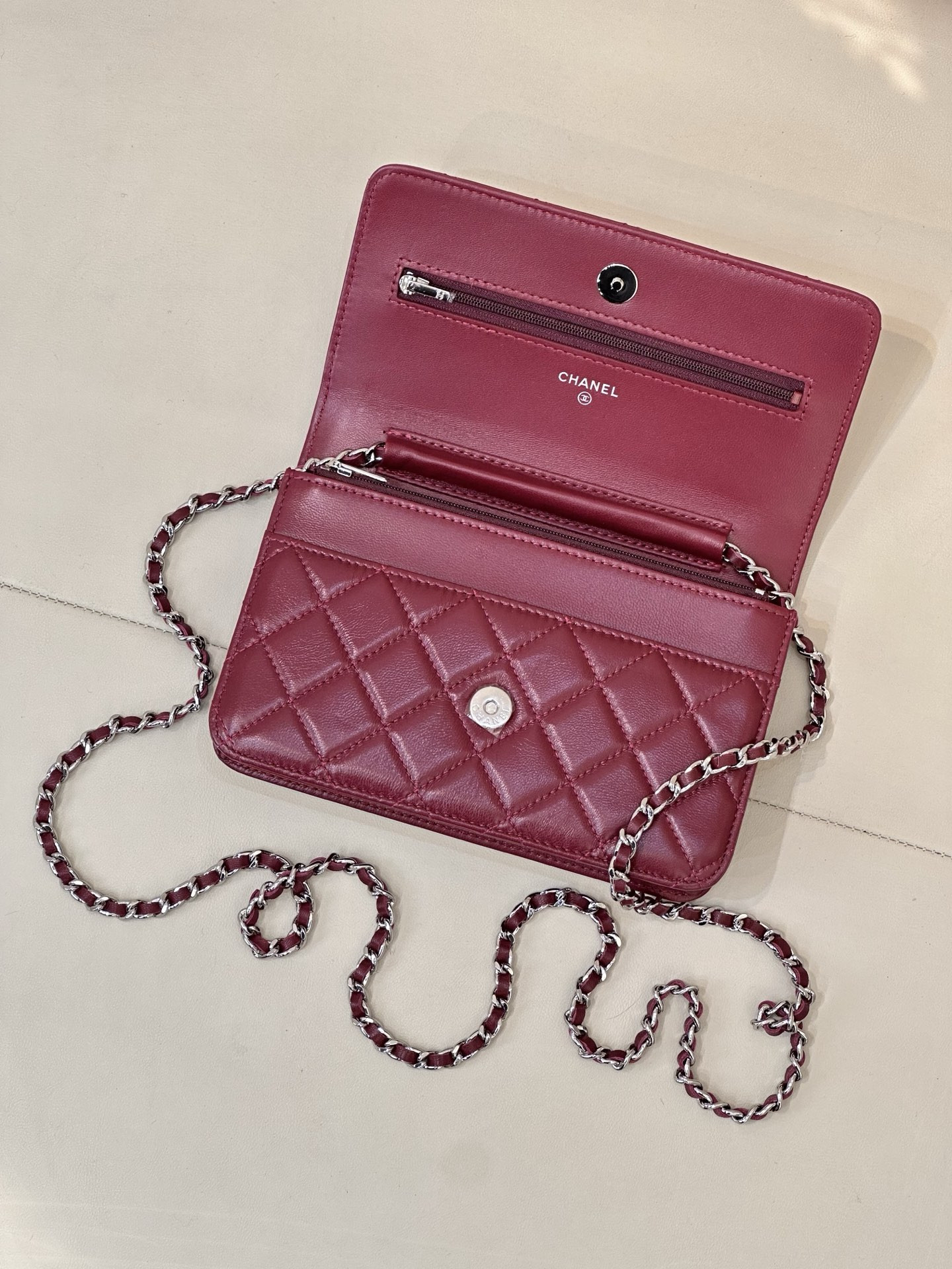 Ch**el WOC CLASSIC WALLET ON CHAIN 13x19cm
