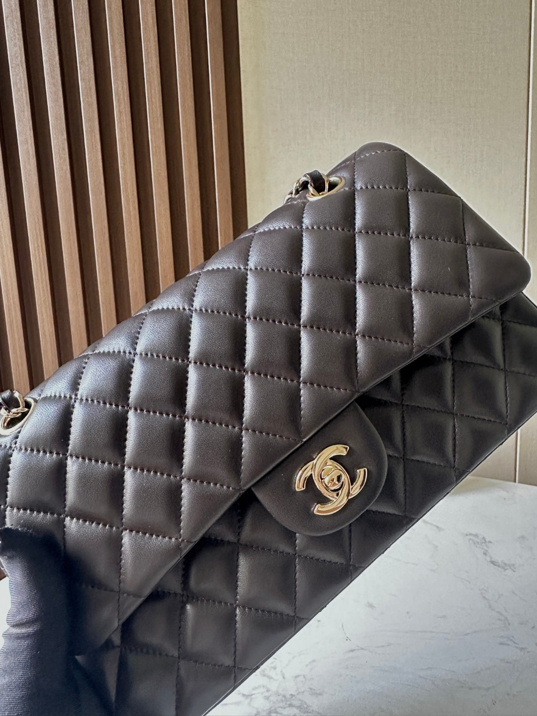 Ch**el CLASSIC HANDBAG Coffee brown Gold Metal 15.5×25.5×6.5cm