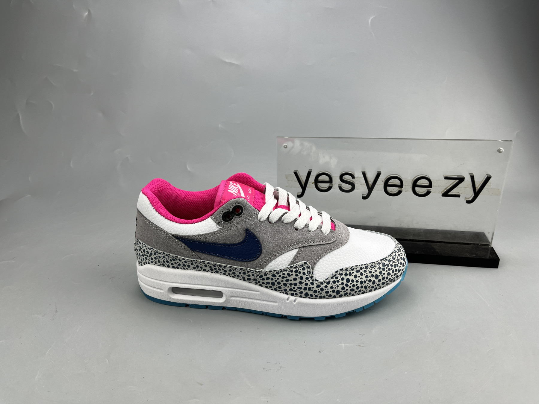 UA NIKE AIR MAX 1 GREY WHITE