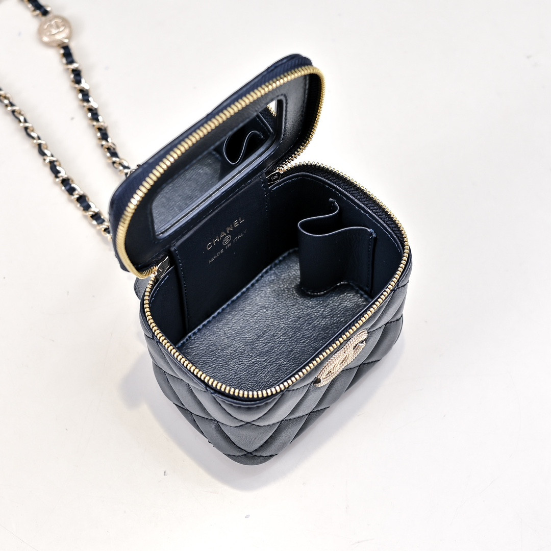 Ch**el SMALL VANITY WITH CHAIN 11x8.5x7cm
