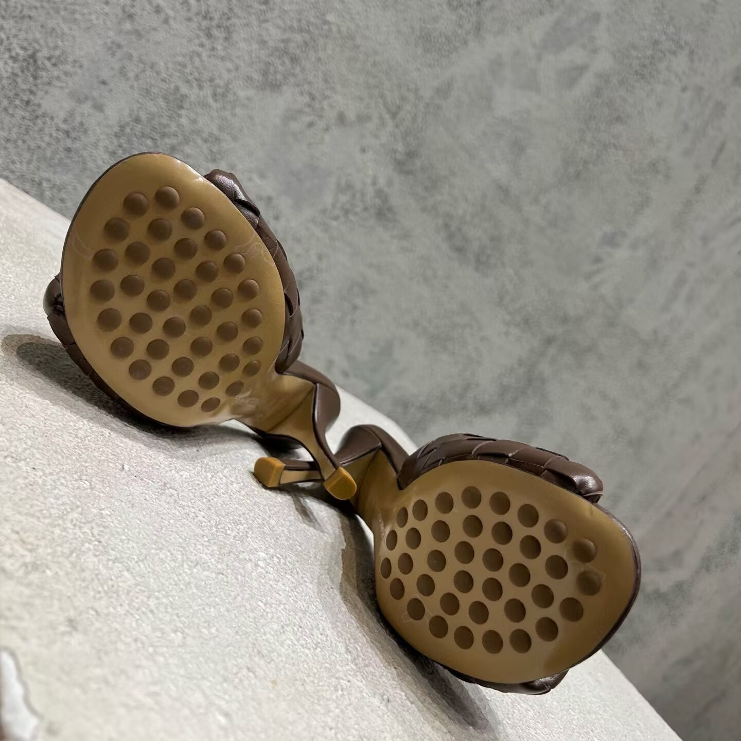 UA B0tt*ga Ven*ta Blink Slides