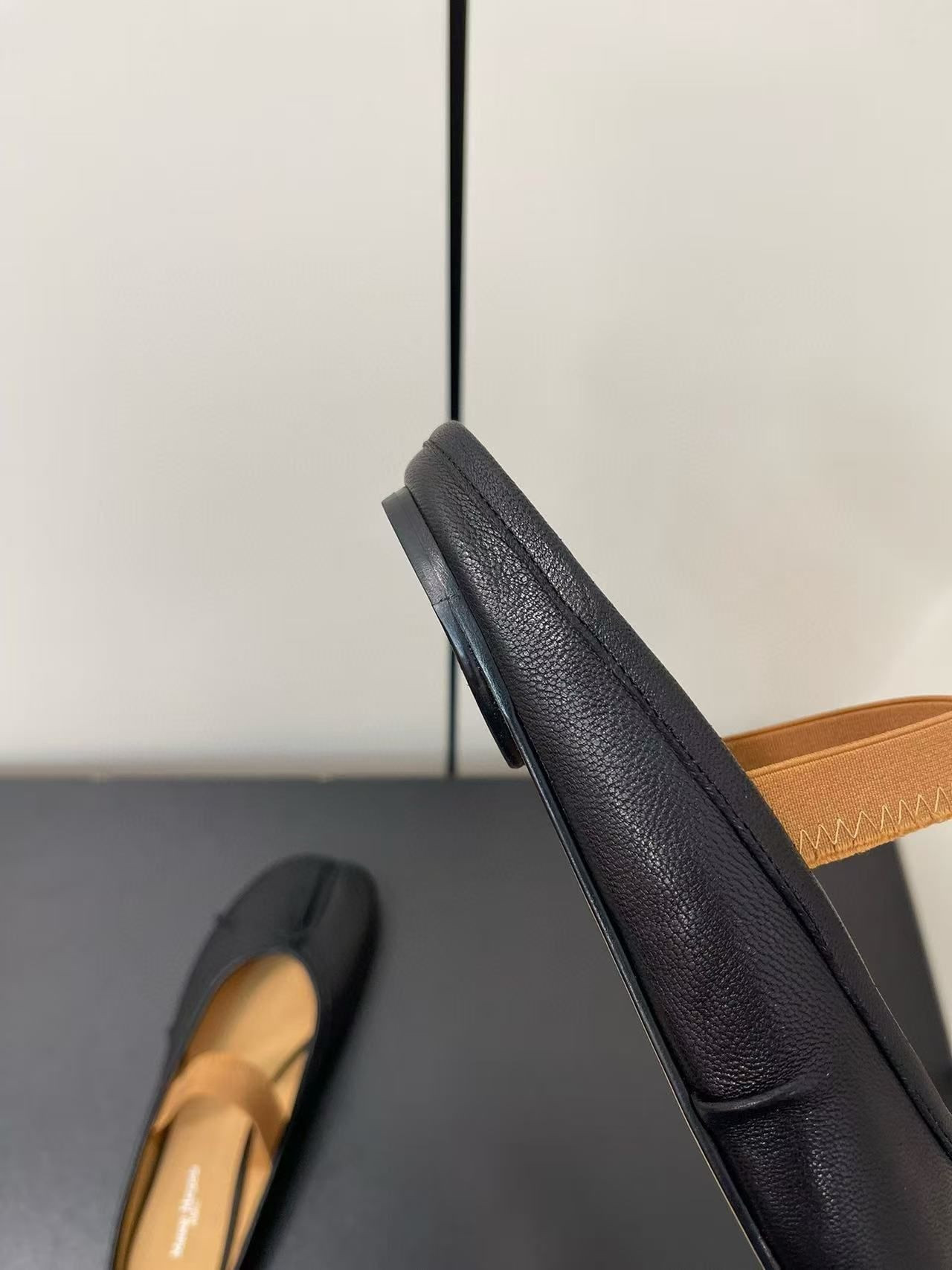 UA Ma1s0n Marg*e1a Split-Toe Leather Ballerina Mules Black