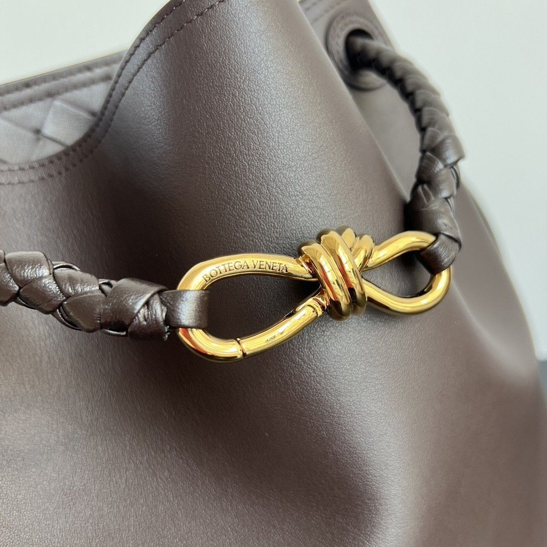 B0tt*ga Ven*ta Andiamo Medium Leather Bucket Bag 34x24x12cm Without Box