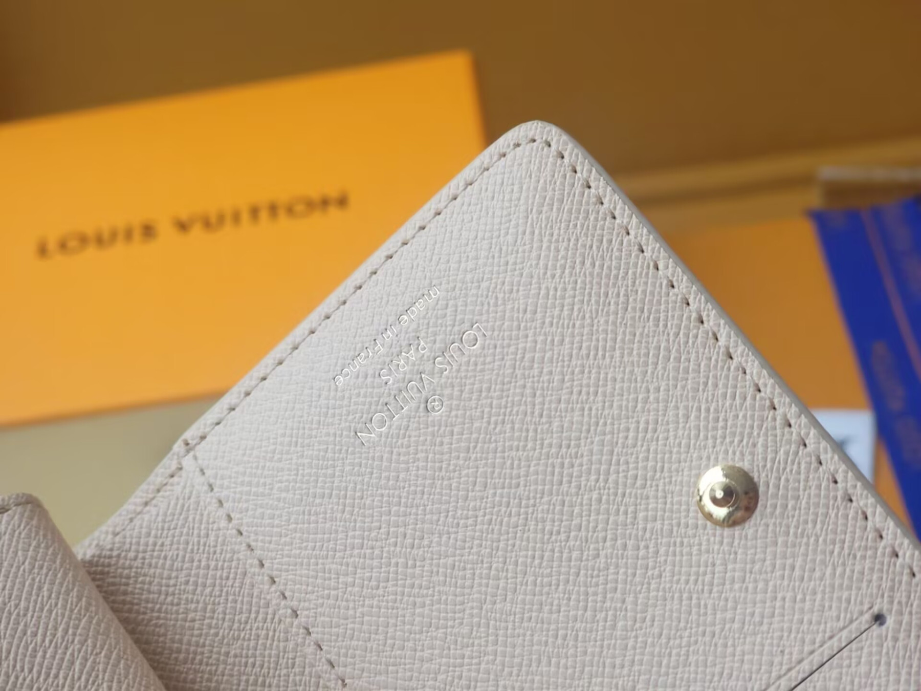 LV Cléa Wallet M22399 8.5x3.5x11cm