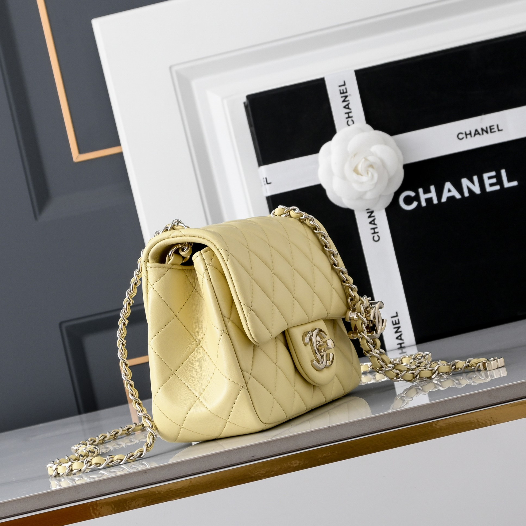 Ch**el Classic Flap Handbag CF Light gold hardware AS5758 18x13x7cm