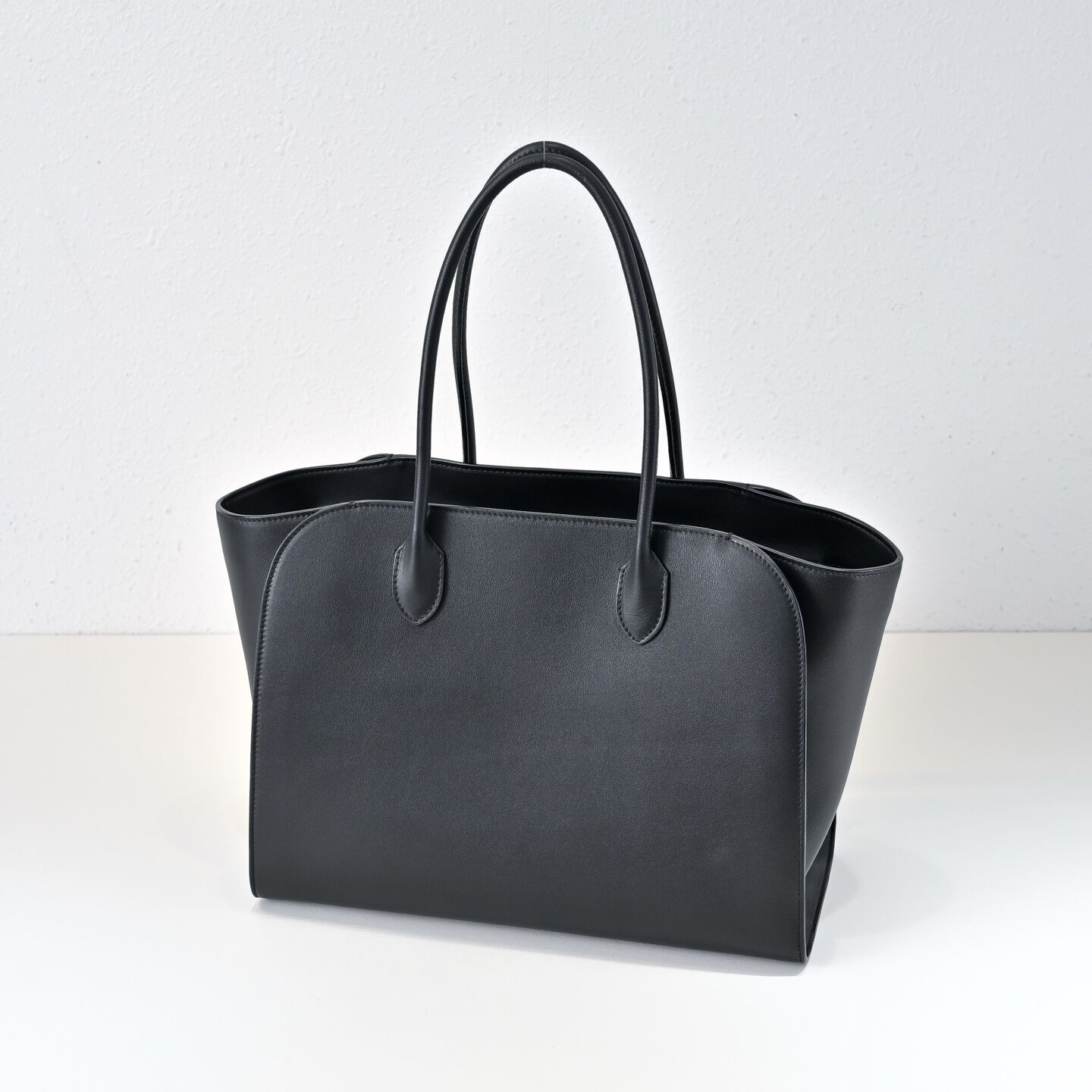 The R0w Marlo Bag in Leather 35.5x16x26cm