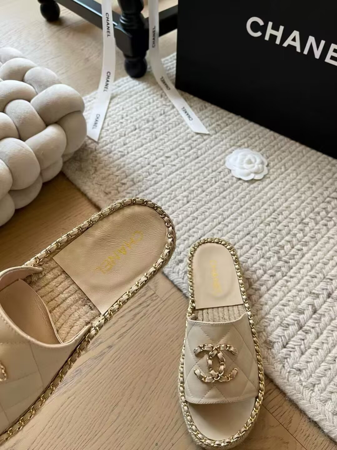UA Ch**el Slides