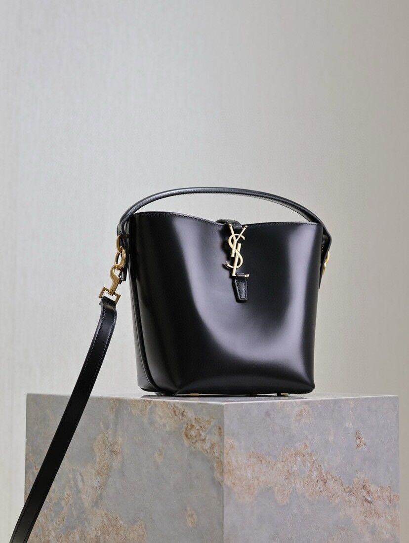 Y51 LE 37 In Shiny Leather 17x20x13cm