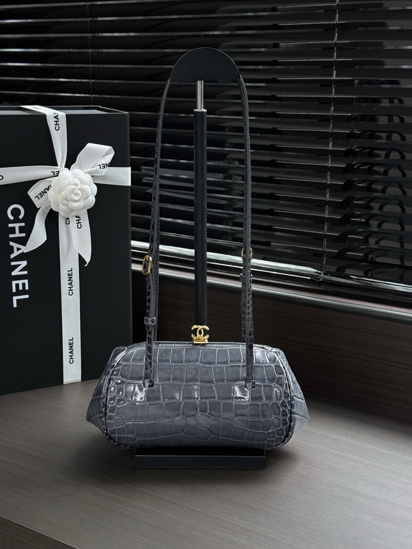 Ch**el Leather Shoulder Strap Clutch AP5360 12x28x13cm