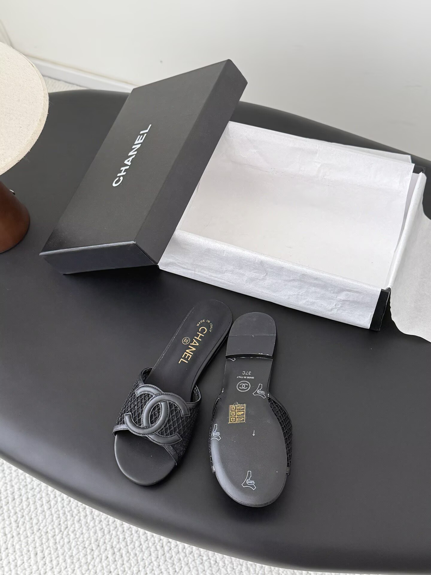 ua Ch**el sandals
