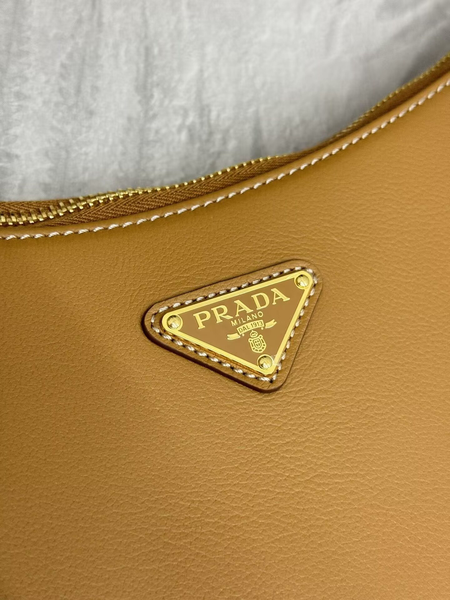 Pra*a Aimée large leather shoulder bag 39x23x12cm