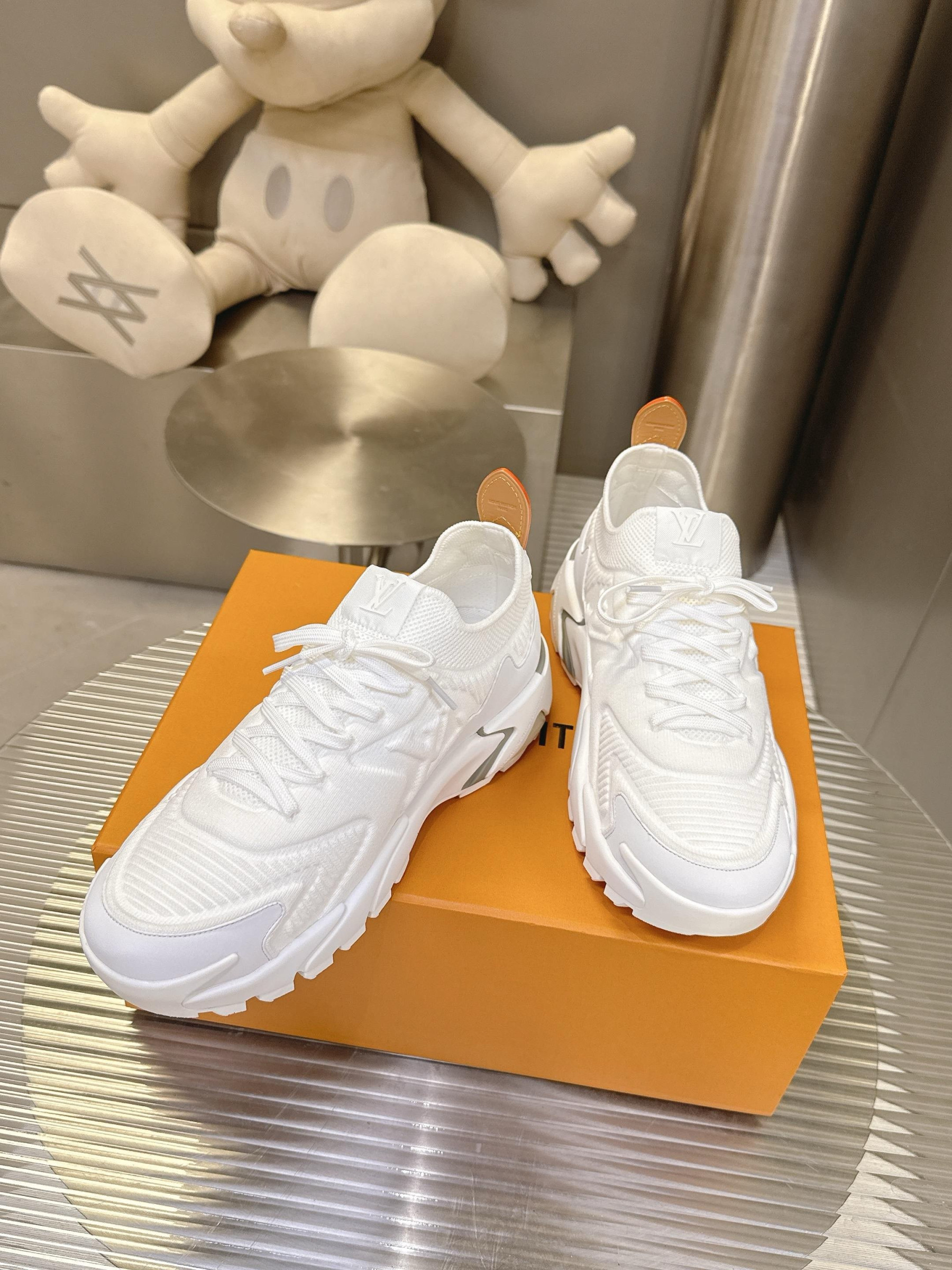 UA LV Sneakers