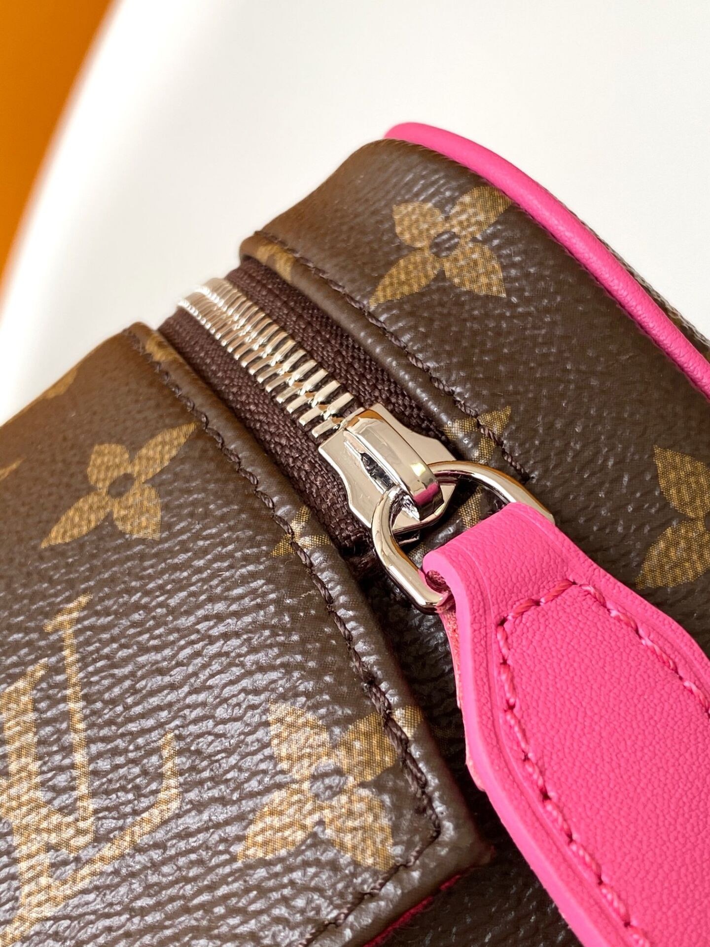 LV Dopp Kit M12641 28x15x16.5cm